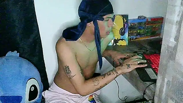 Snapshot of Glen_connor_11 chatting on 12-23-25, 03:48 Glen connor 11 online show from 12-23-25, 03:48