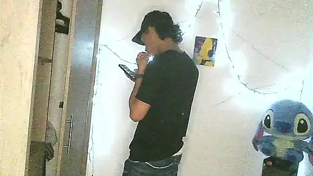 Snapshot of Glen_connor_11 chatting on 01-15-26, 03:00 Glen connor 11 online show from 01-15-26, 03:00