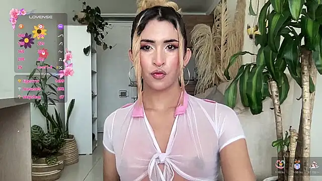 Snapshot of isa_fox_23 chatting on 06-17-26, 01:12 isa fox 23 online show from 06-17-26, 01:12