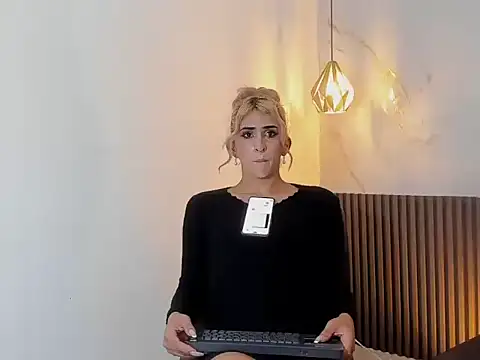 Snapshot of isa_fox_23 chatting on 07-28-26, 05:56 isa fox 23 online show from 07-28-26, 05:56