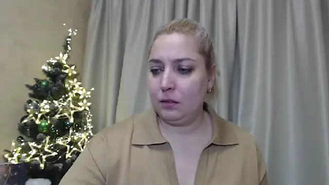 Snapshot of sweetpussy13 chatting on 12-22-24, 07:33 sweetpussy13 online show from 12-22-24, 07:33