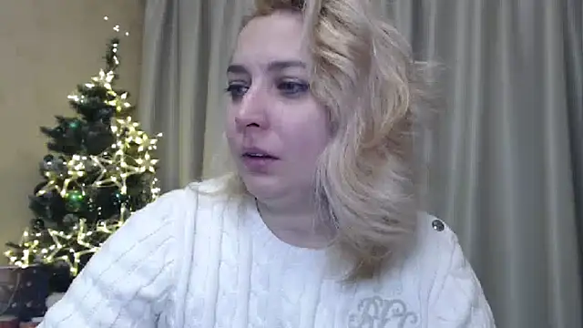 Snapshot of sweetpussy13 chatting on 12-23-24, 07:38 sweetpussy13 online show from 12-23-24, 07:38