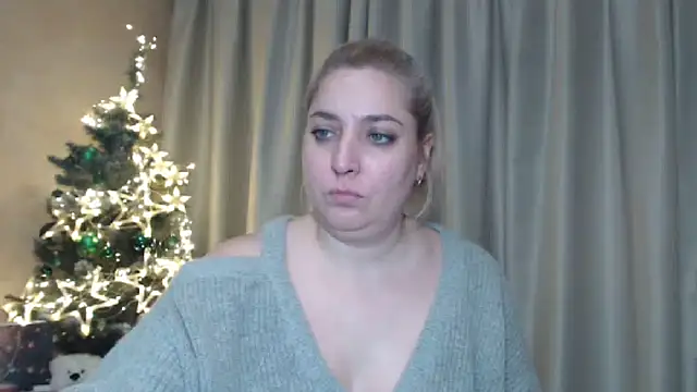 Snapshot of sweetpussy13 chatting on 12-26-24, 10:05 sweetpussy13 online show from 12-26-24, 10:05