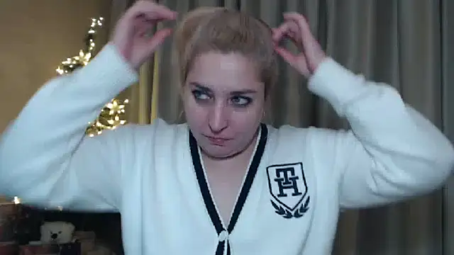 Snapshot of sweetpussy13 chatting on 12-29-24, 07:06 sweetpussy13 online show from 12-29-24, 07:06