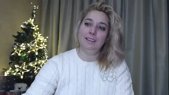 Snapshot of sweetpussy13 chatting on 12-30-24, 07:04 sweetpussy13 online show from 12-30-24, 07:04