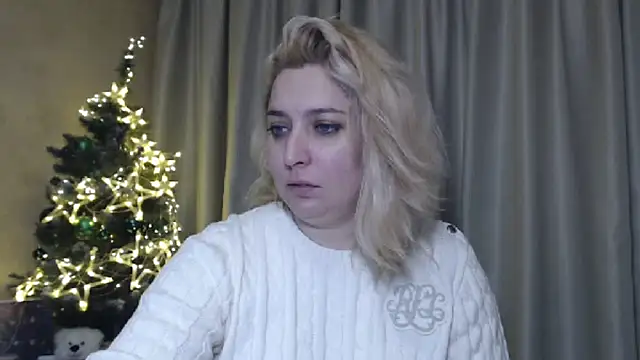 Snapshot of sweetpussy13 chatting on 12-31-24, 09:53 sweetpussy13 online show from 12-31-24, 09:53