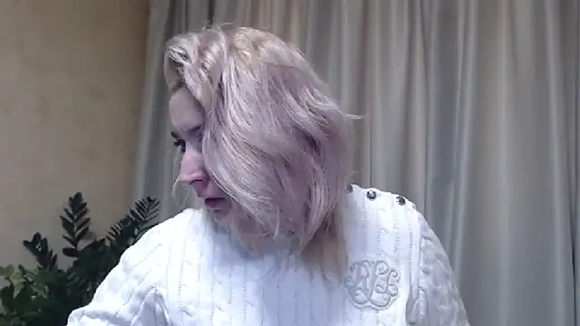 Snapshot of sweetpussy13 chatting on 01-15-25, 07:37 sweetpussy13 online show from 01-15-25, 07:37