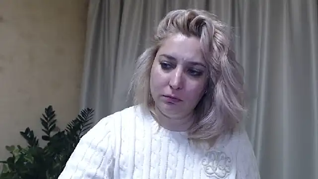 Snapshot of sweetpussy13 chatting on 01-15-25, 10:38 sweetpussy13 online show from 01-15-25, 10:38