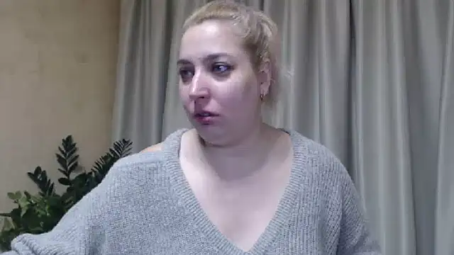 Snapshot of sweetpussy13 chatting on 01-17-25, 04:39 sweetpussy13 online show from 01-17-25, 04:39