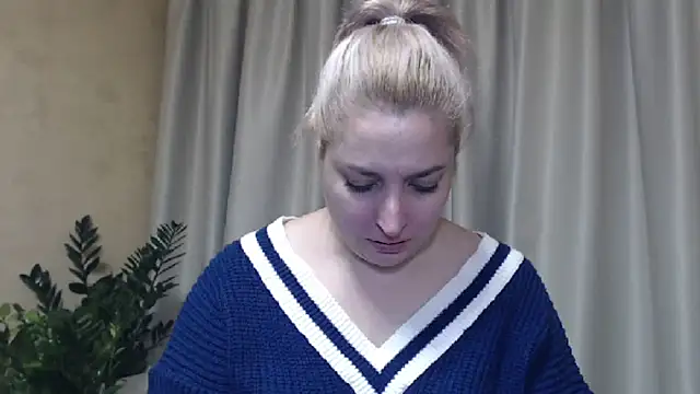 Snapshot of sweetpussy13 chatting on 01-19-25, 07:15 sweetpussy13 online show from 01-19-25, 07:15