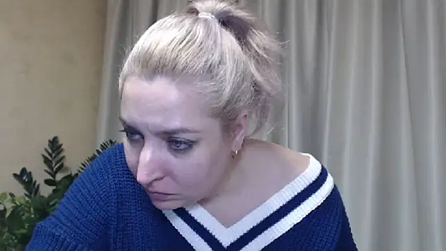 Snapshot of sweetpussy13 chatting on 01-19-25, 10:17 sweetpussy13 online show from 01-19-25, 10:17