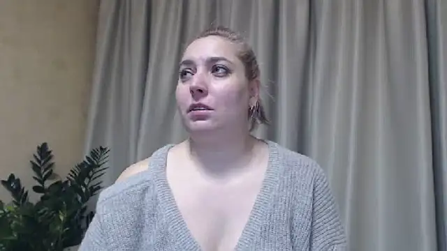 Snapshot of sweetpussy13 chatting on 01-21-25, 07:04 sweetpussy13 online show from 01-21-25, 07:04