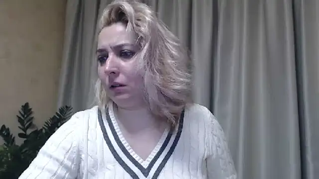 Snapshot of sweetpussy13 chatting on 01-22-25, 07:35 sweetpussy13 online show from 01-22-25, 07:35