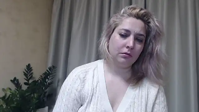 Snapshot of sweetpussy13 chatting on 02-01-25, 07:05 sweetpussy13 online show from 02-01-25, 07:05