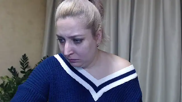 Snapshot of sweetpussy13 chatting on 02-02-25, 09:40 sweetpussy13 online show from 02-02-25, 09:40