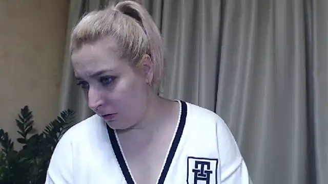 Snapshot of sweetpussy13 chatting on 02-05-25, 07:07 sweetpussy13 online show from 02-05-25, 07:07