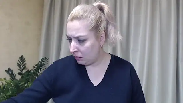 Snapshot of sweetpussy13 chatting on 02-06-25, 06:51 sweetpussy13 online show from 02-06-25, 06:51