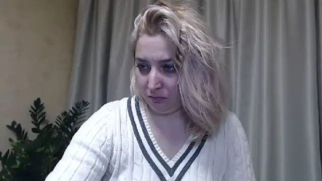 Snapshot of sweetpussy13 chatting on 02-14-25, 10:07 sweetpussy13 online show from 02-14-25, 10:07