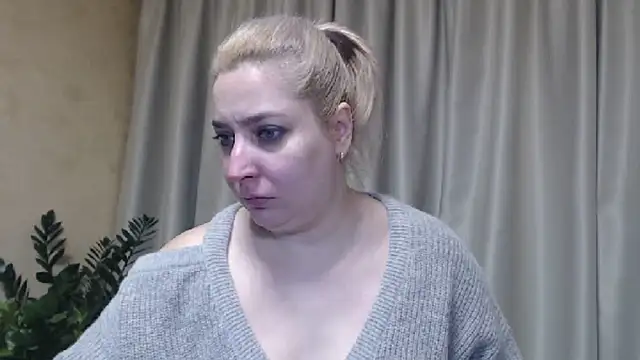 Snapshot of sweetpussy13 chatting on 02-15-25, 06:44 sweetpussy13 online show from 02-15-25, 06:44