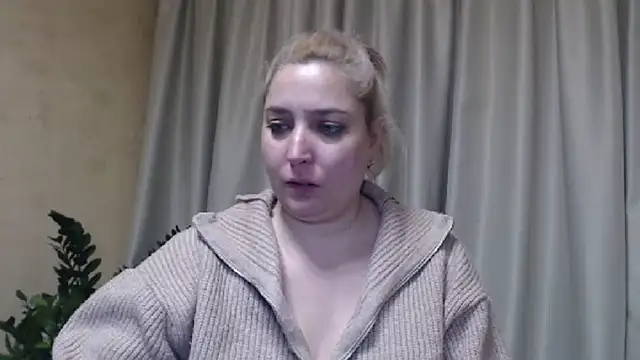 Snapshot of sweetpussy13 chatting on 02-19-25, 10:01 sweetpussy13 online show from 02-19-25, 10:01