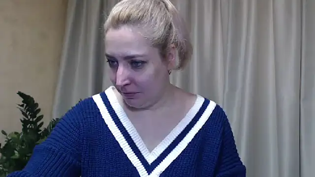 Snapshot of sweetpussy13 chatting on 02-22-25, 06:50 sweetpussy13 online show from 02-22-25, 06:50