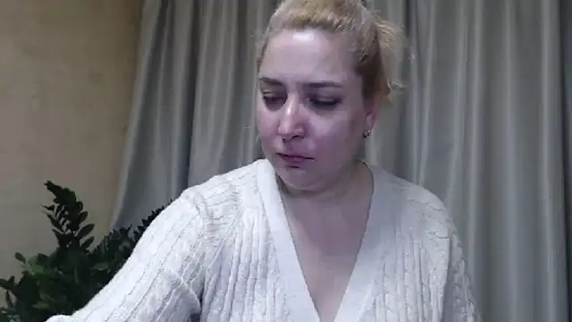 Snapshot of sweetpussy13 chatting on 03-13-25, 04:05 sweetpussy13 online show from 03-13-25, 04:05