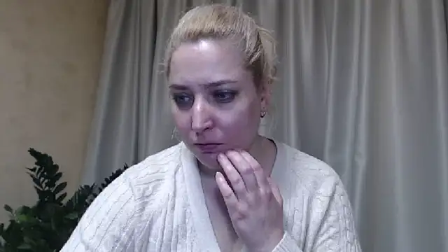 Snapshot of sweetpussy13 chatting on 03-13-25, 07:09 sweetpussy13 online show from 03-13-25, 07:09