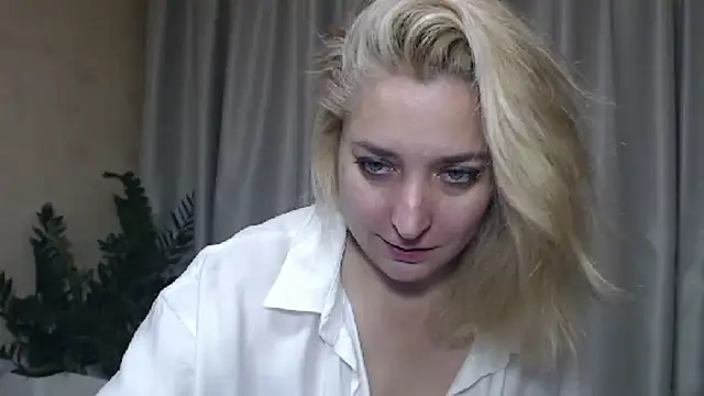 Snapshot of sweetpussy13 chatting on 09-19-25, 05:53 sweetpussy13 online show from 09-19-25, 05:53