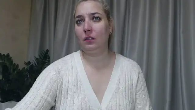 Snapshot of sweetpussy13 chatting on 10-04-25, 06:00 sweetpussy13 online show from 10-04-25, 06:00