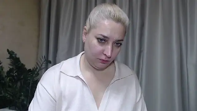 Snapshot of sweetpussy13 chatting on 10-09-25, 05:49 sweetpussy13 online show from 10-09-25, 05:49