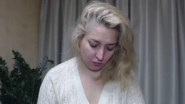 Snapshot of sweetpussy13 chatting on 10-16-25, 04:46 sweetpussy13 online show from 10-16-25, 04:46