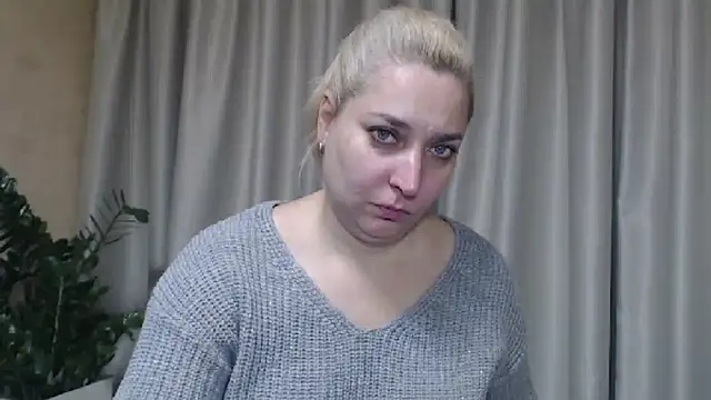 Snapshot of sweetpussy13 chatting on 10-22-25, 06:02 sweetpussy13 online show from 10-22-25, 06:02