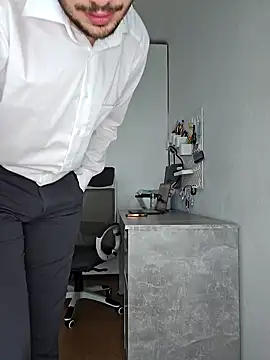 Snapshot of Lovebackground chatting on 01-31-25, 09:27 Lovebackground online show from 01-31-25, 09:27