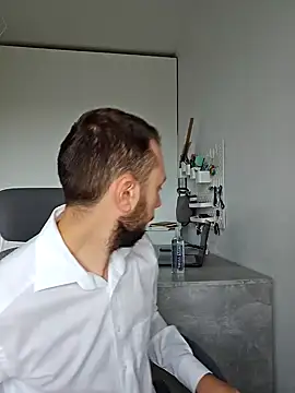 Snapshot of Lovebackground chatting on 10-01-25, 08:42 Lovebackground online show from 10-01-25, 08:42