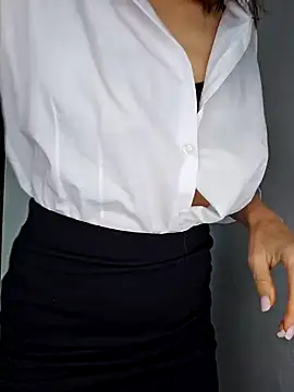 Snapshot of Lovebackground chatting on 10-14-25, 08:37 Lovebackground online show from 10-14-25, 08:37