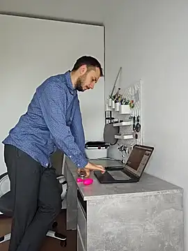 Snapshot of Lovebackground chatting on 10-16-25, 06:36 Lovebackground online show from 10-16-25, 06:36