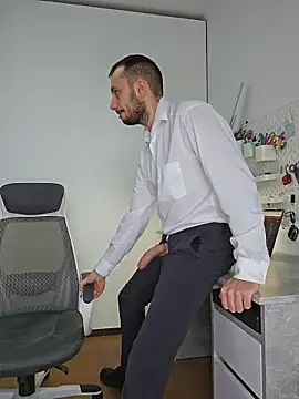 Snapshot of Lovebackground chatting on 12-05-25, 09:18 Lovebackground online show from 12-05-25, 09:18