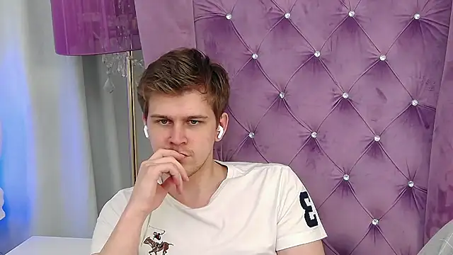 NickJohnas online show from 04-18-26, 06:56