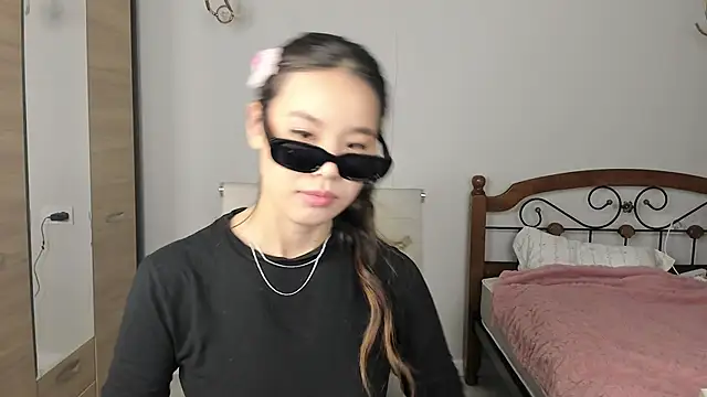 Snapshot of amiya_cute chatting on 02-11-26, 02:33 amiya cute online show from 02-11-26, 02:33