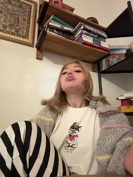 SilkyMira online show from 12-20-25, 06:26