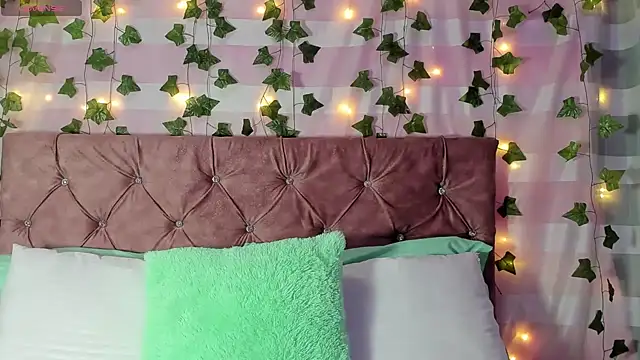 Ayla-marttinez online show from 04-13-26, 12:49