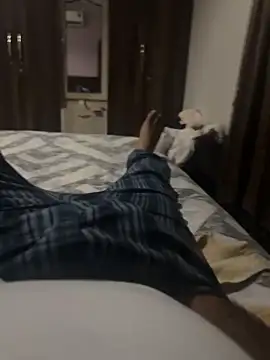 Snapshot of Night_outcam chatting on 02-12-26, 06:14 Night outcam online show from 02-12-26, 06:14