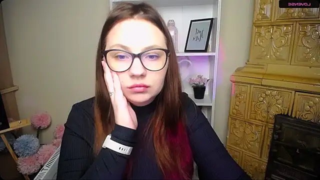 Snapshot of LiliaErmi chatting on 12-17-25, 05:57 LiliaErmi online show from 12-17-25, 05:57