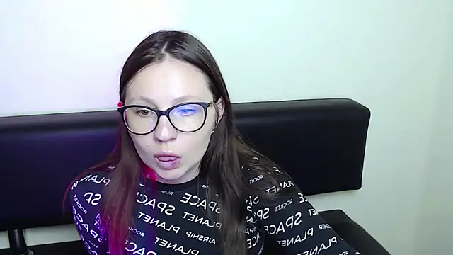 Snapshot of LiliaErmi chatting on 06-10-26, 10:25 LiliaErmi online show from 06-10-26, 10:25