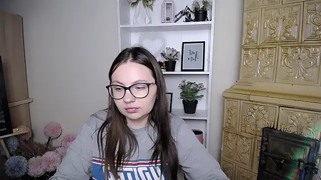 Snapshot of LiliaErmi chatting on 06-15-26, 06:15 LiliaErmi online show from 06-15-26, 06:15