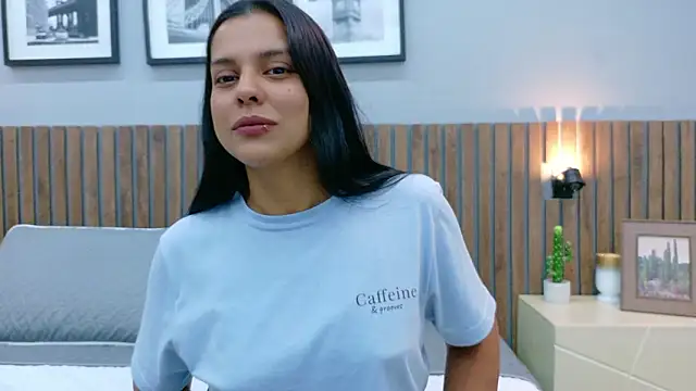 Mia Bellefort online show from 02-06-26, 07:50