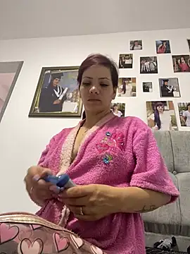 Snapshot of Scarlett__Noir chatting on 06-17-26, 05:14 Scarlett Noir online show from 06-17-26, 05:14