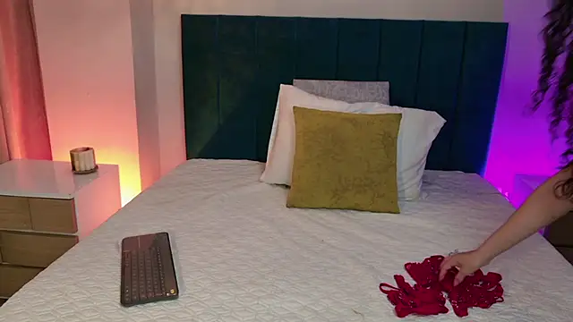 Snapshot of PaulinaSaint chatting on 12-20-25, 01:02 PaulinaSaint online show from 12-20-25, 01:02