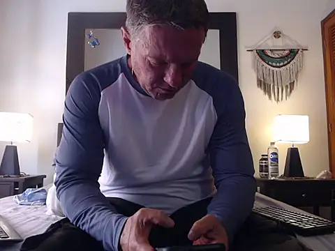 Snapshot of TommyLopez chatting on 12-17-25, 04:13 TommyLopez online show from 12-17-25, 04:13