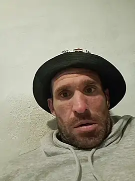 Snapshot of Good1Good4 chatting on 12-17-25, 10:49 Good1Good4 online show from 12-17-25, 10:49